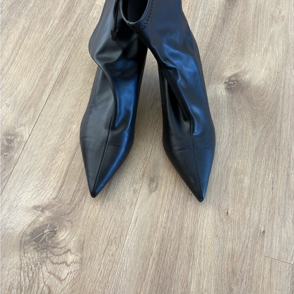 Flash sale 💫💫💫Zara Black Women's Pointed Toe Boots
